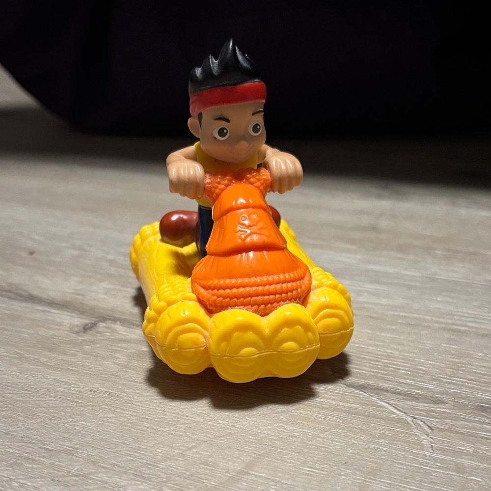 Push Back Water Jet Racer - Jake and Never Land Pirates